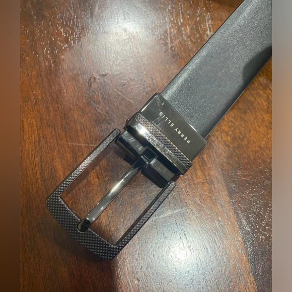 Perry Ellis Reversible Black/Brown Leather Dress Belt Size 32 - Picture 3 of 4
